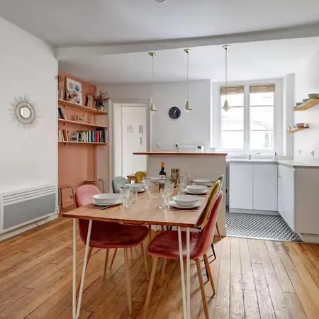 3br In Near Louvre Paříž